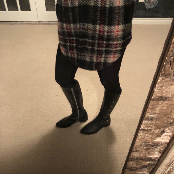 Micheal Kors Black Leather Boots (flats). - Picture 7 of 7